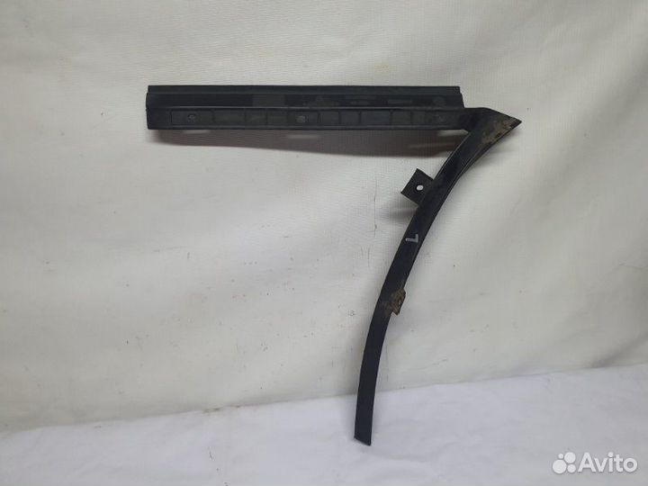 Направляющая заднего бампера левая Volkswagen