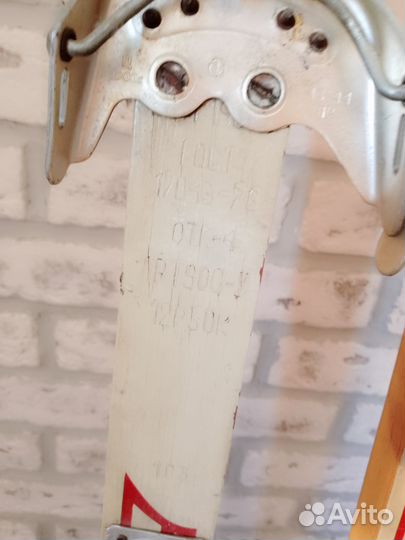 Комплект деревянные лыжи и лыжные ботинки СССР