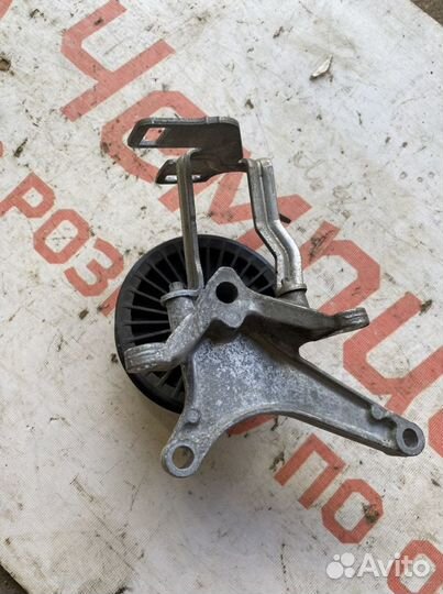 Кронштейн,ролик ремня Mercedes x166 m278