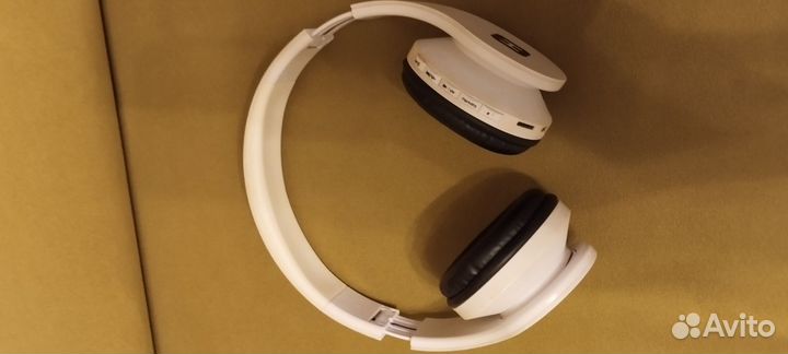 Беспроводные наушники HB-203 белые