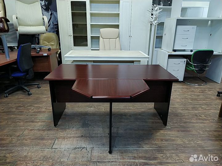 Комплект офисной мебели б/у 3 предмета 01335-мхч