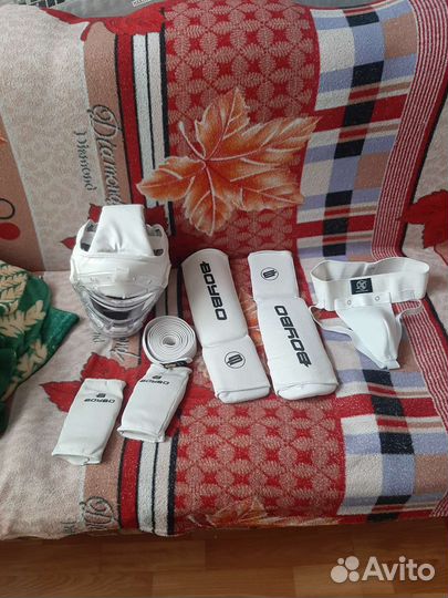 Шлем для каратэ перчатки для каратэ