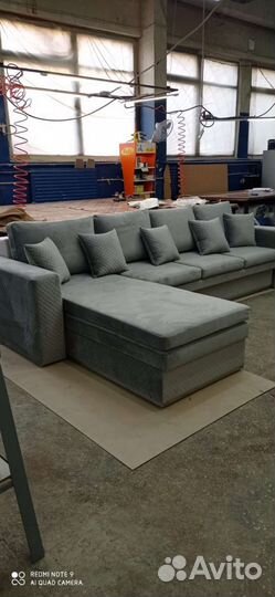 Мягкая мебель менеджеры и дизайнеры