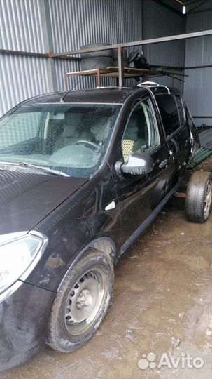 Рено Сандеро в разбор