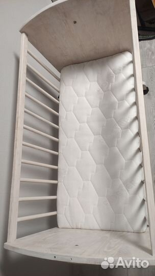 Детская кроватка с маятником, люлька