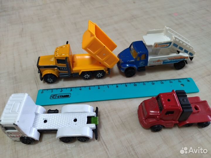 Машинки металлические