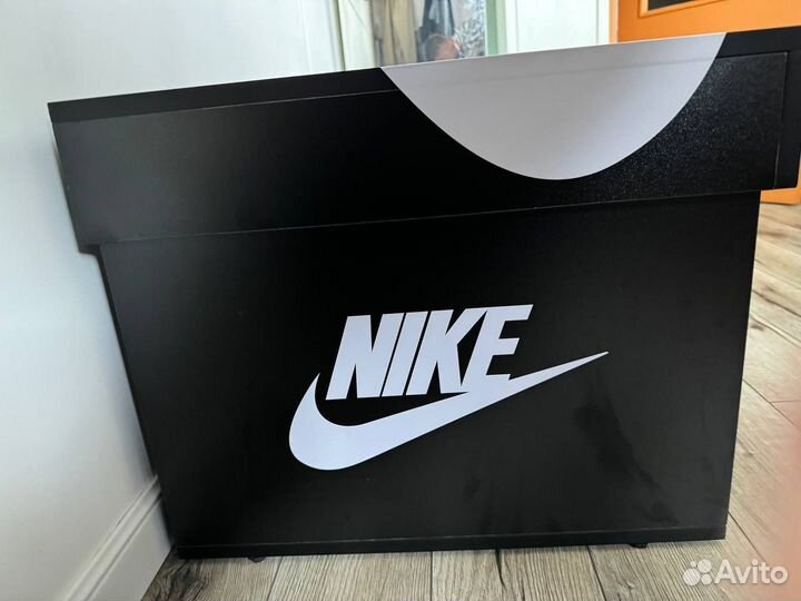 Коробка для обуви Nike (стилизированный ящик)