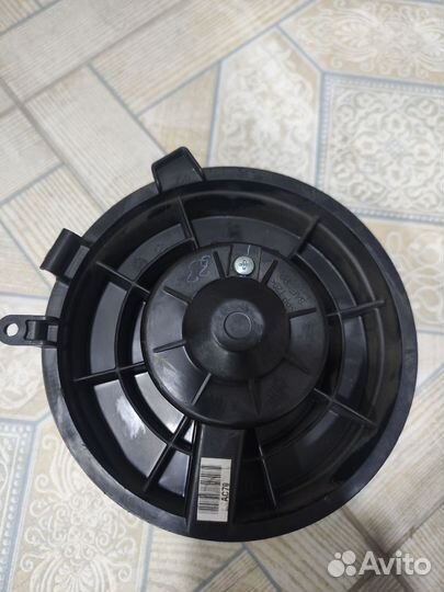 Электродвигатель отопителя Nissan Qashqai J10