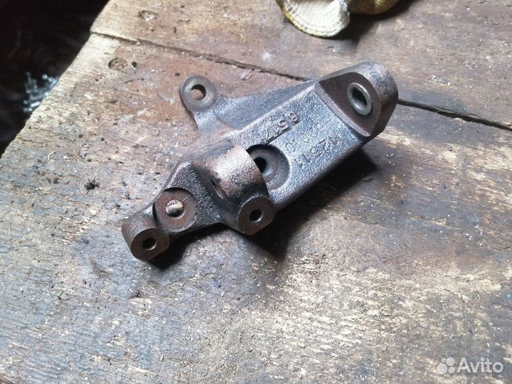 Кронштейн генератора 5VZ-FE Toyota LC Prado 90
