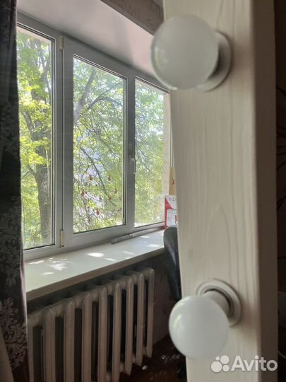 Гримерное зеркало с лампочками