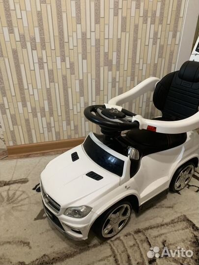 Детская машинка каталка с ручкой
