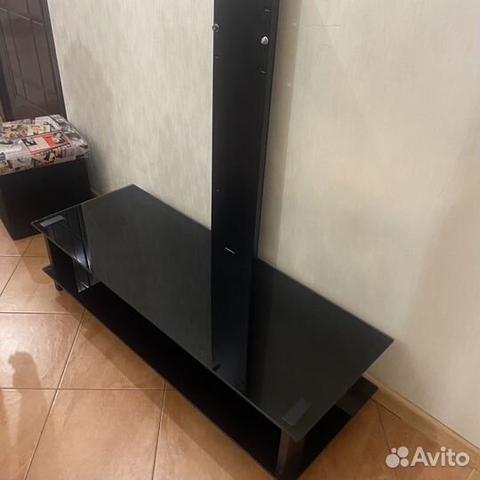 Тумба под телевизор стеклянная