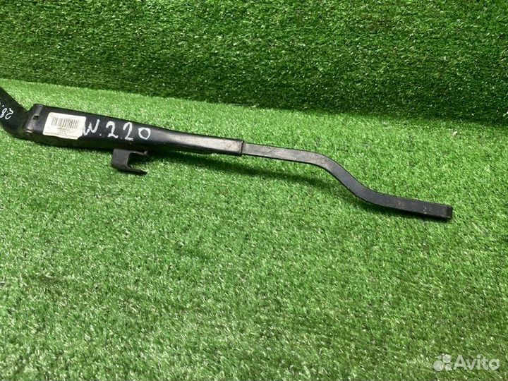 Поводок дворника левый Mercedes-Benz E W210