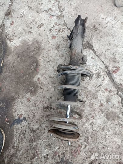 Правая стойка Geely Emgrand EC7