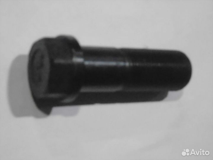 Болт 50-3104028 вкладыша з/ступицы