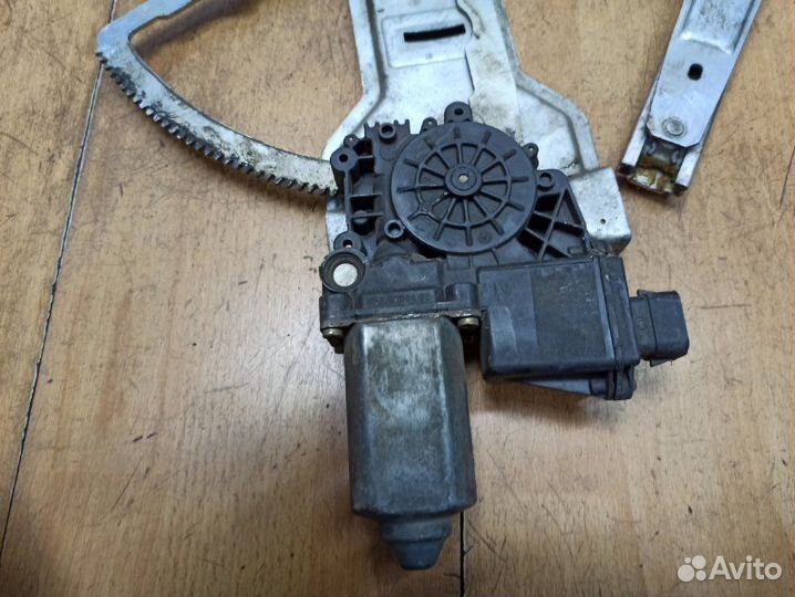 Стеклоподъемник передний левый Opel Vectra B