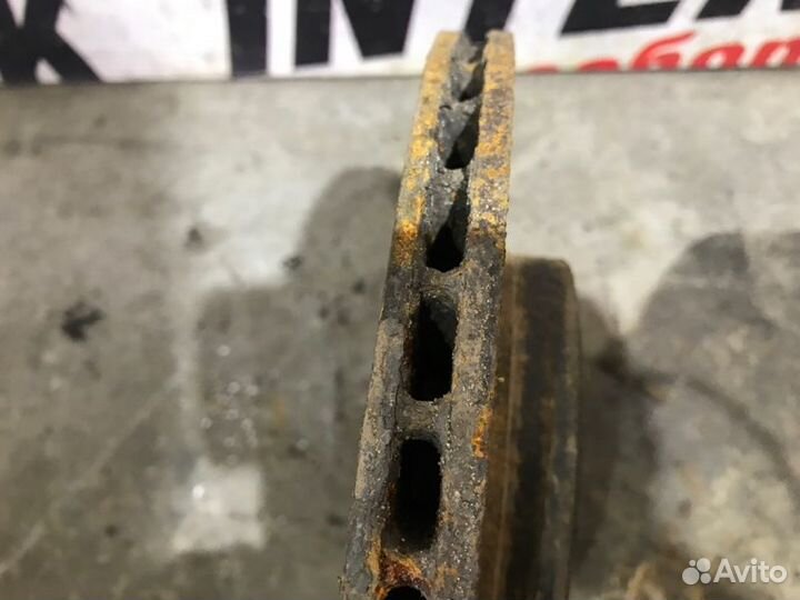 Тормозной диск передний левый Nissan Almera G15