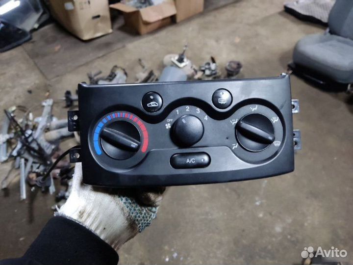 Блок управления печкой Chevrolet Aveo T200