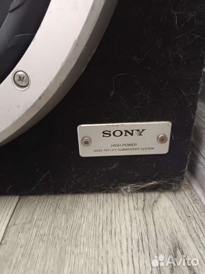 Сабвуфер и усилитель в автомобиль