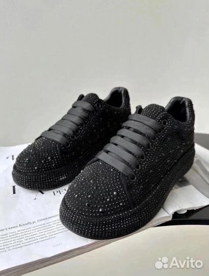 Женские кроссовки