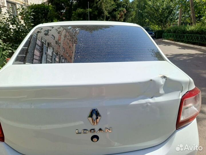Крышка багажника на renault logan 2,белый 2020 год
