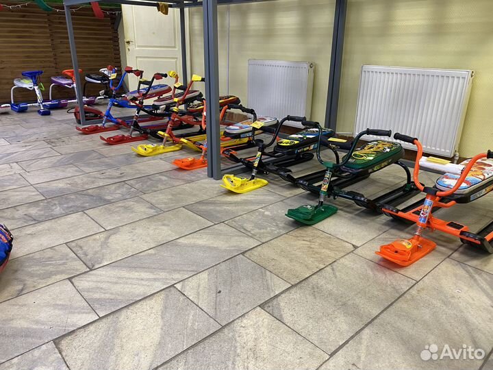 Снегокат детский со спинкой и толкателем