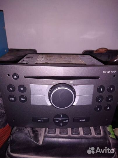Штатная магнитола на Opel астра h