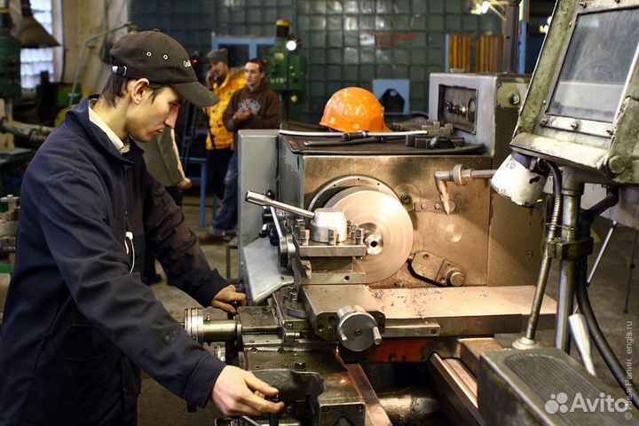 Токарь универсал на автомобильный завод Вахта
