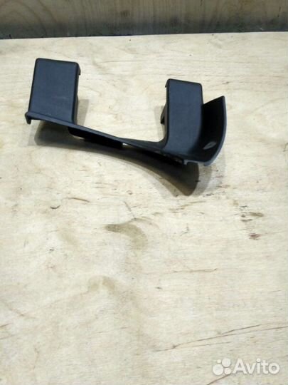 Накладка петли багажника правая Porsche Cayenne