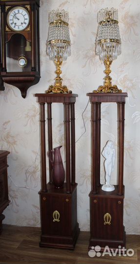 Антикварный постамент консоль И светильники