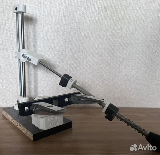 Точилка с поворотным механизмом Grom v3