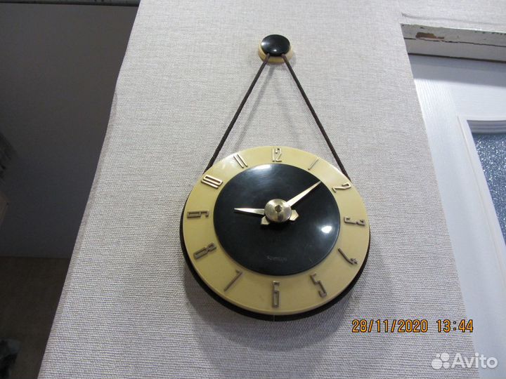 Часы настенные старинные Янтарь