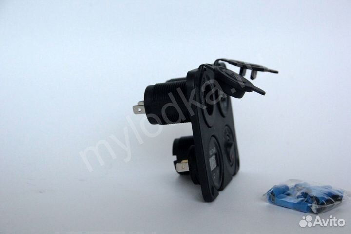 Панель встраиваемая с вольтметром и розеткой