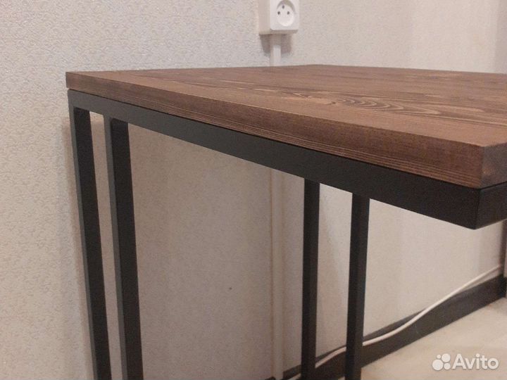 Прикроватный столик