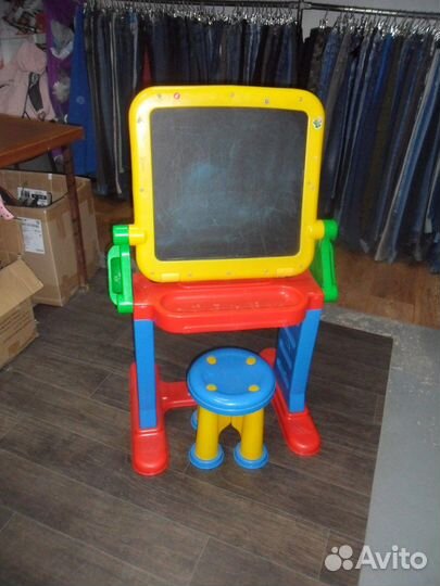 Стол стул мольберт