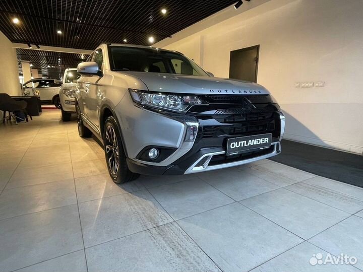 Mitsubishi Outlander 2.0 CVT, 2022