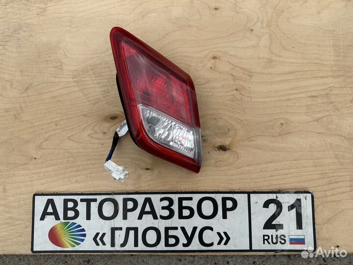 Фонарь внутренний левый Toyota Camry V40