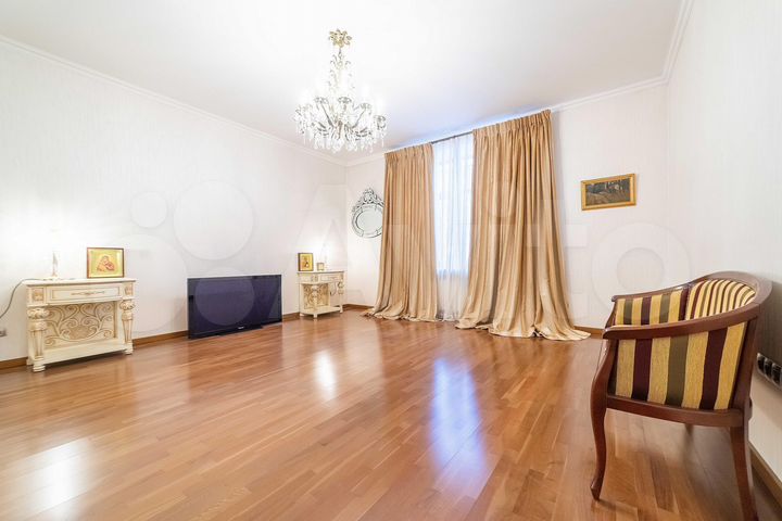 Коттедж 418 м² на участке 18 сот.