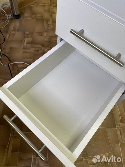 Маникюрный стол