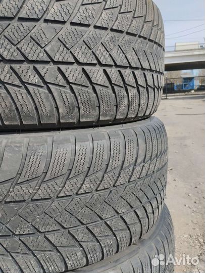 Bridgestone Blizzak LM-001 285/45 R21