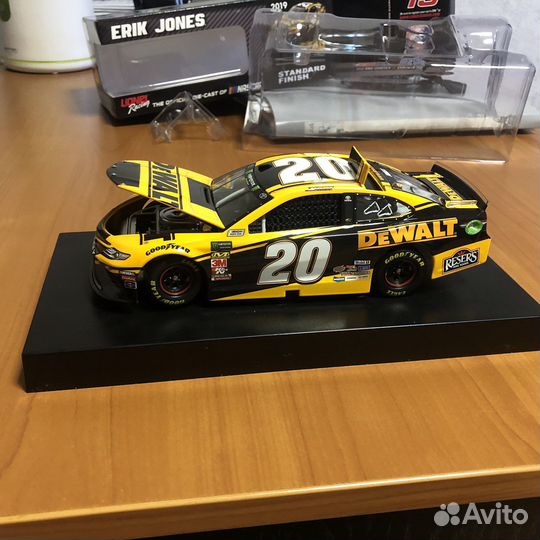 Коллекционный автомобиль Dewalt