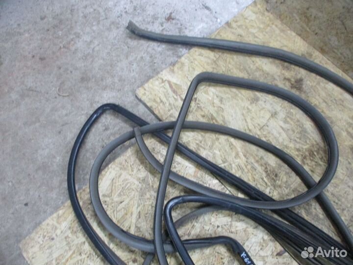 Уплотнитель с дверного проема Ниссан Патрол Y 61