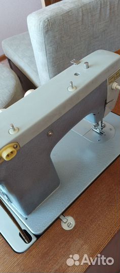 Швейная машинка чайка 142м