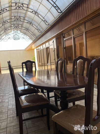 Стол со стульями