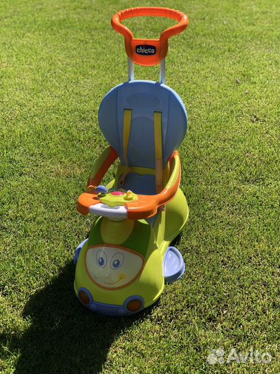 Машинка каталка с родительской ручкой