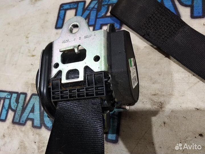 Ремень безопасности передний правый Audi A3 8P3857