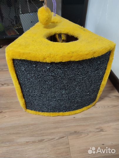 Домик для кошки с когтеточкой бу