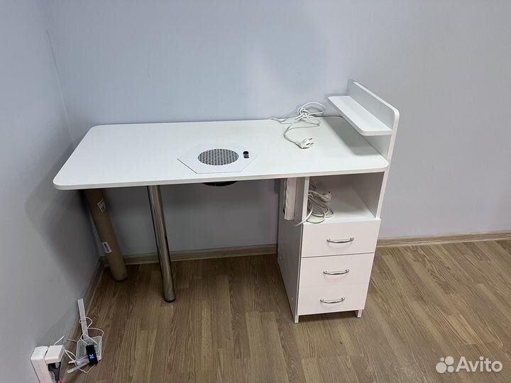 Маникюрный стол с вытяжкой бу