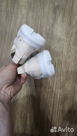 Кроссовки для девочки 26