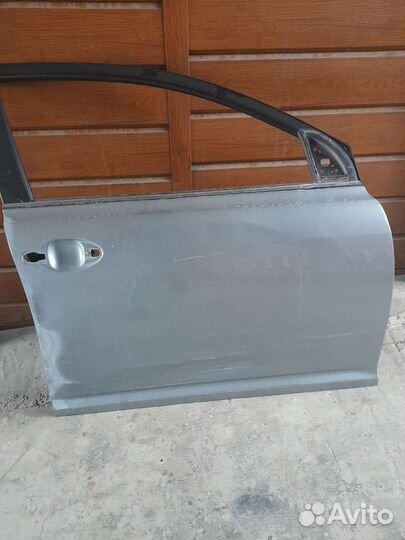 Продаю дверь авенсис